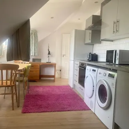 Cosy Attic Flat With Views Appartement Londen Buitenkant foto