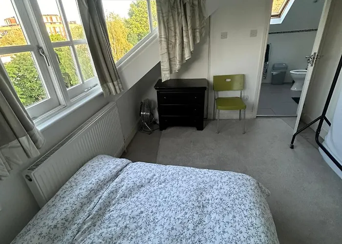 Cosy Attic Flat With Views